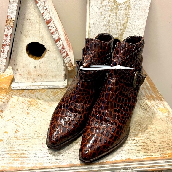 Dingo Brown Ankle Boots - Picture 6 of 11